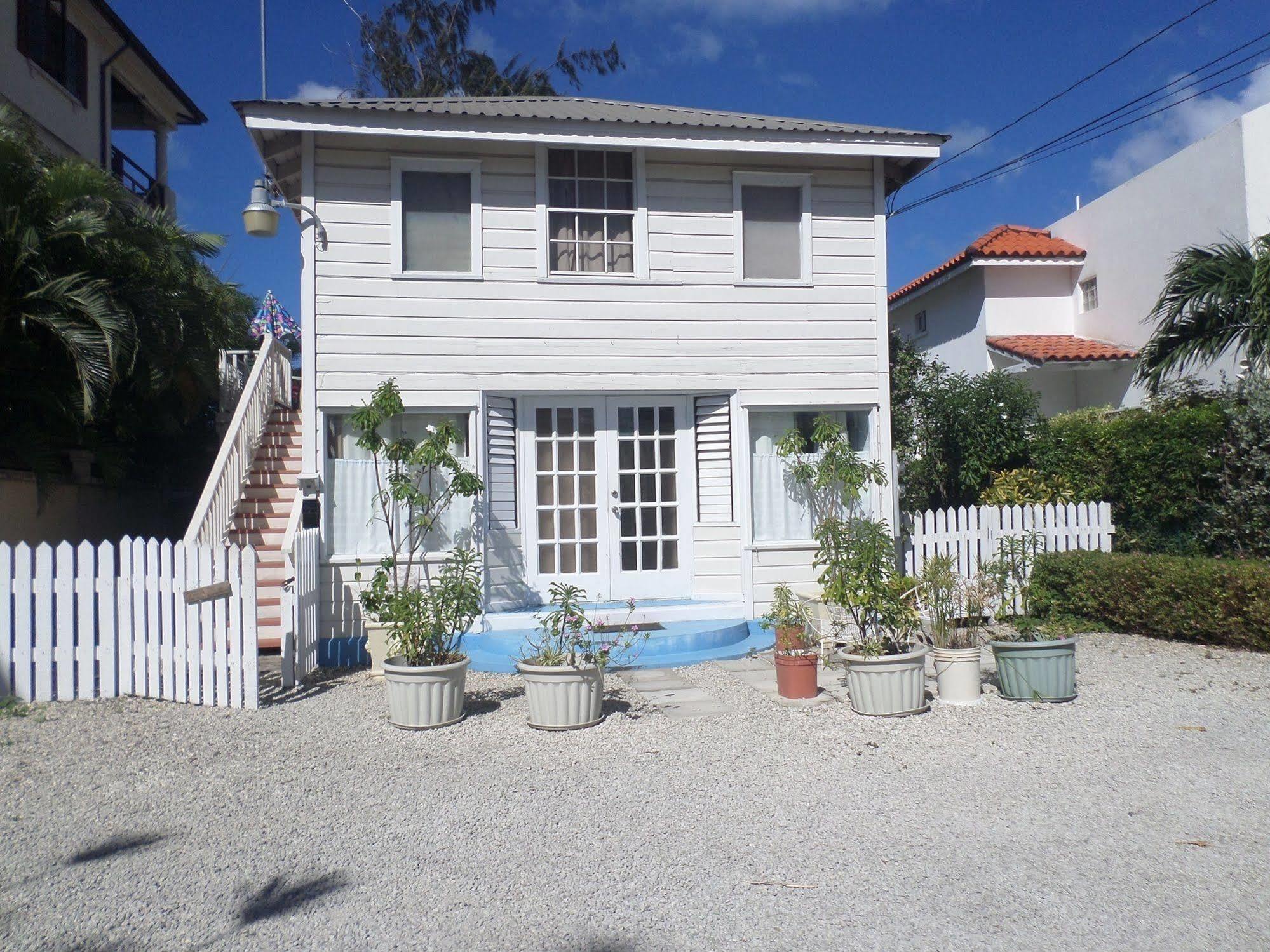 Annabelle'S Apartment Saint James Exterior photo